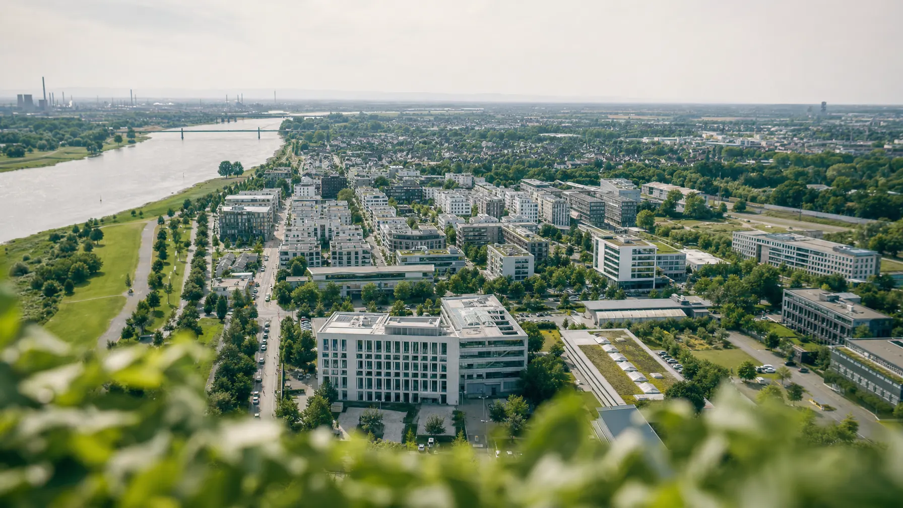 Luftbild der Region zwischen Monheim am Rhein und Düsseldorf